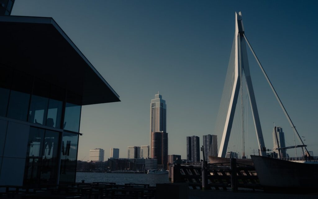 Alles wat je moet weten over een busje huren in Rotterdam