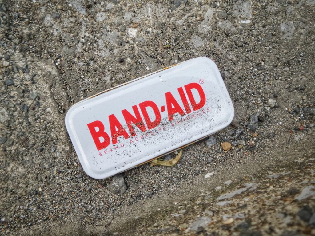 Bloeding onder je nagel: wat die kleine streepjes over je gezondheid vertellen